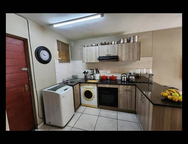 2 BEDROOM TOWNHOUSE FOR SALE IN ALBEMARLE